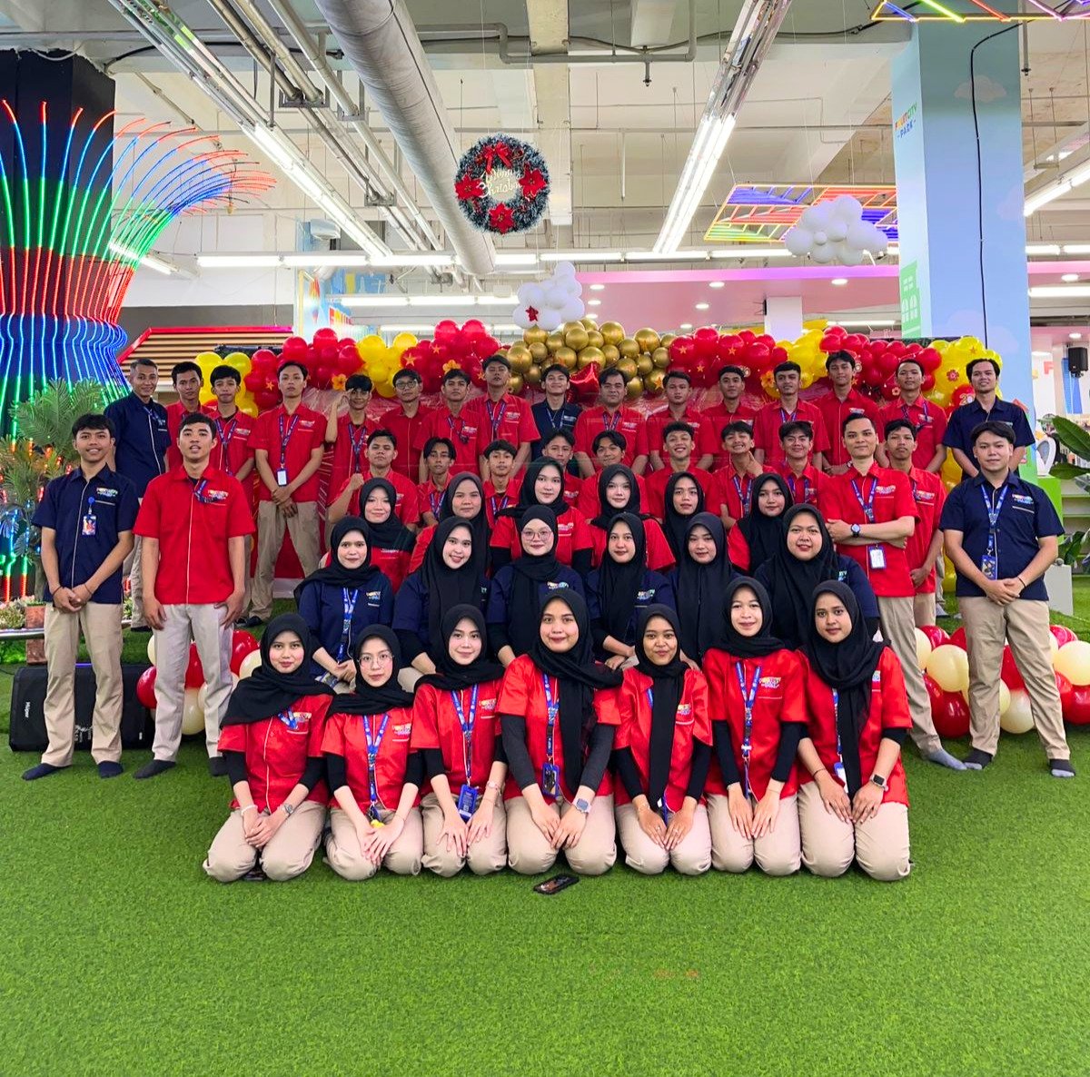 Suasana playground FRUITCITY yang ramai dan hangat